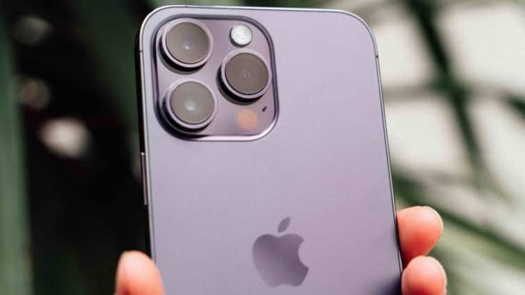iPhone 15 Pro- आधी कीमत पर मिल रहा है iPhone 15 Pro, नवरात्रि खत्म होते ही गिरे दाम