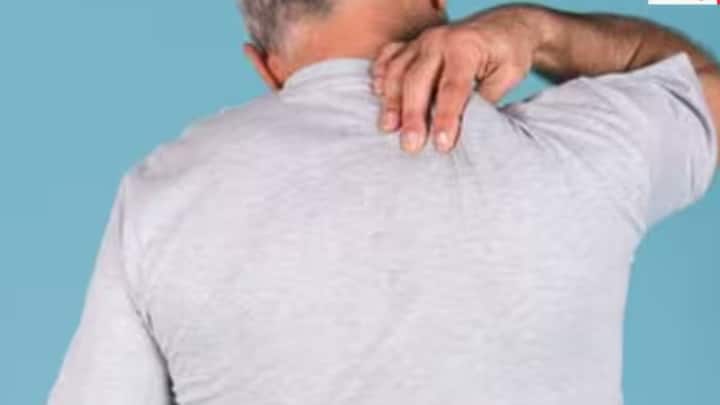 बुखार, कंधे में सूजन या लालिमा, हाथ हिलाने पर भी तेज दर्द।
