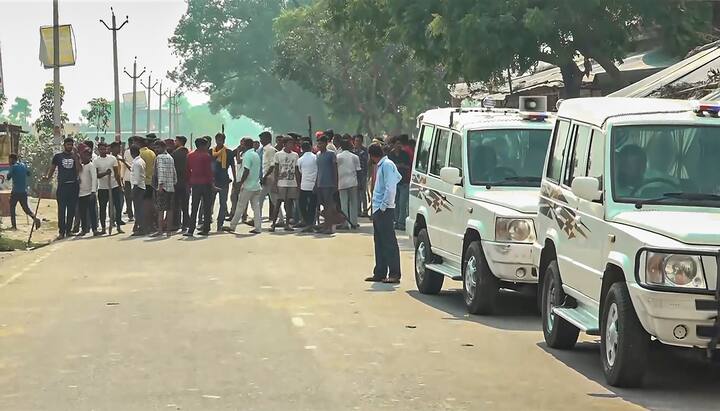 हैदराबाद के मुथ्यलम्मा मंदिर में सोमवार सुबह को देवी मां की मूर्ति तोड़ दी. इसको लेकर विरोध प्रदर्शन हुए और बीजेपी नेता माधवी लता को पुलिस ने हिरासत में ले लिया.