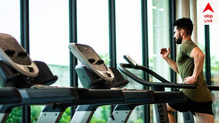 আপনি হঠাৎ শরীরচর্চা কমিয়ে দিলে পেশি দুর্বল হয়ে যাওয়ার সম্ভাবনা বেড়ে যায়। আবার ওজনও বেড়ে যেতে পারে।