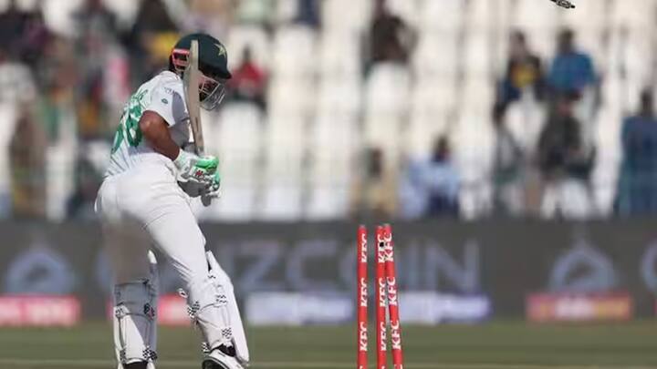 Pakistan Squad For England Test: પાકિસ્તાને ઈંગ્લેન્ડ સામેની બીજી અને ત્રીજી ટેસ્ટ માટે તેની ટીમની જાહેરાત કરી છે. બાબર આઝમને ટીમમાંથી બહાર કરી દેવામાં આવ્યો છે. પાકિસ્તાને ઈંગ્લેન્ડ સામેની બીજી ટેસ્ટ મેચ માટે 16 સભ્યોની ટીમની જાહેરાત કરી છે. શાન મસૂદ આ વખતે પણ ટીમની કેપ્ટનશીપ કરતો જોવા મળશે પરંતુ બાબર આઝમ અને શાહીન આફ્રિદીને આંચકો લાગ્યો છે.