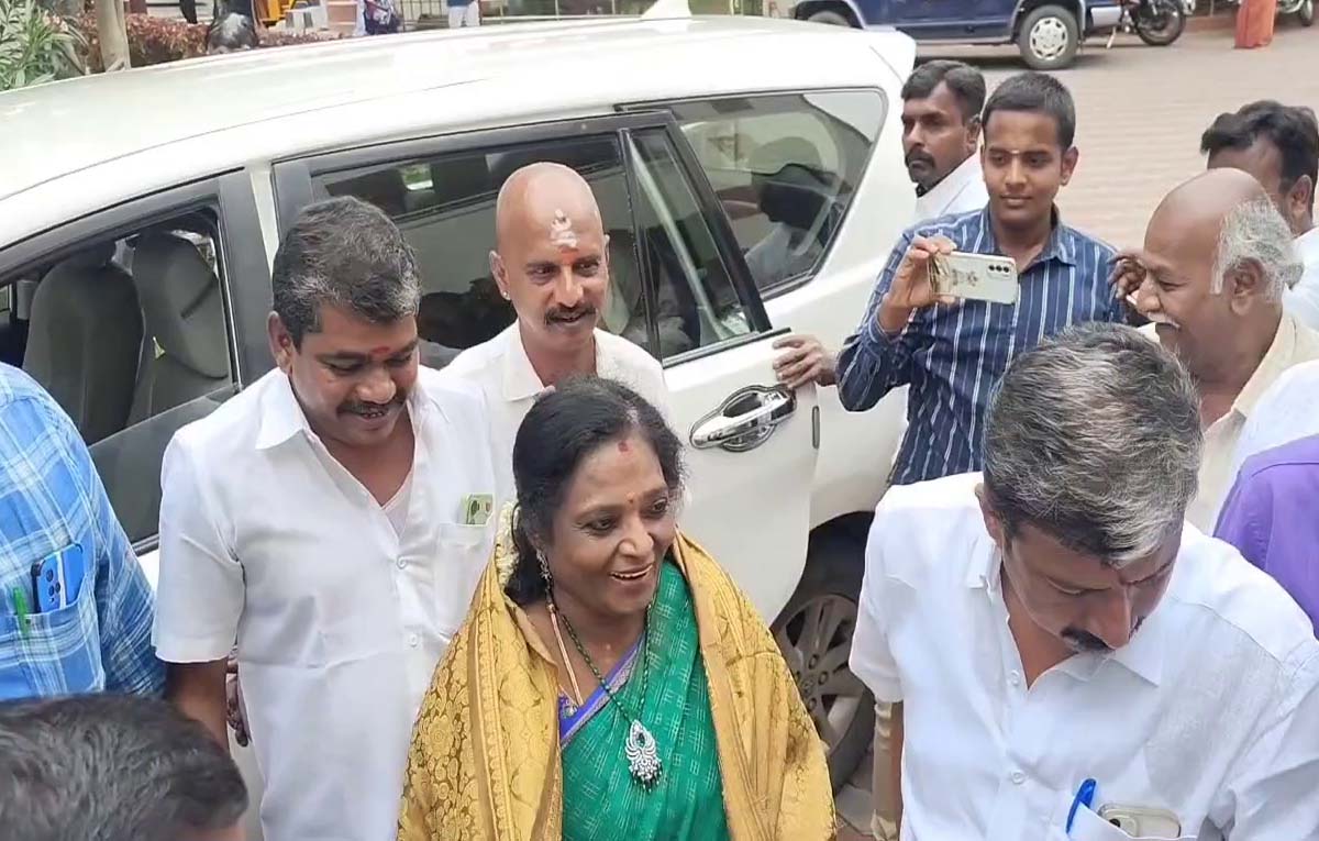 மும்மொழிக் கொள்கையில் தமிழக அரசு இரட்டை நிலைப்பாடு -   தமிழிசை குற்றச்சாட்டு