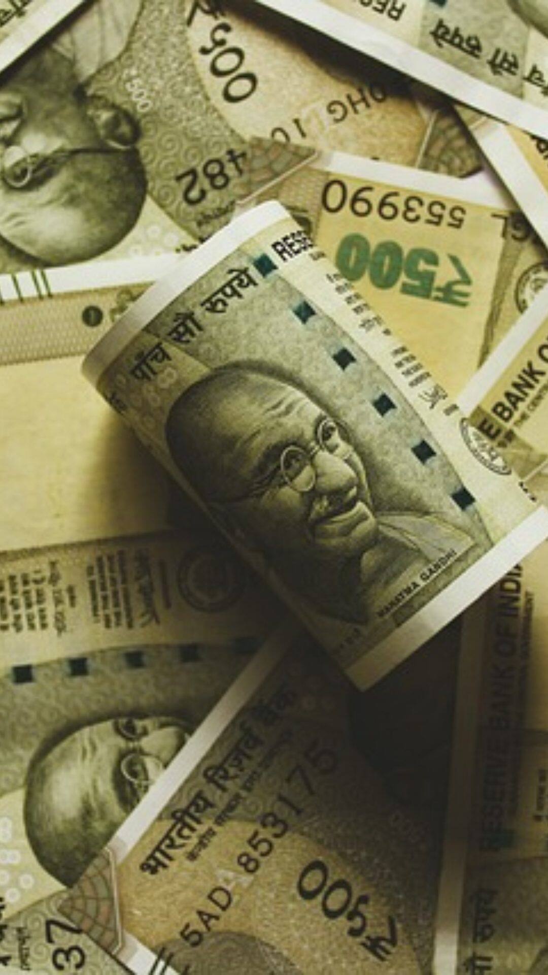 एसोसिएशन फॉर डेमोक्रेटिक रिफॉर्म्स (ADR) के अनुसार देश के 10 सबसे रईस विधायकों में ज्यादाकर दक्षिण भारत से हैं