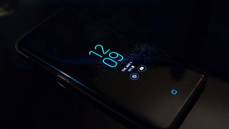 iQOO 13 Tipped to Feature RGB Light Strip Around Rear Camera Module India Launch Date Leaked iQoo 13: ক্যামেরার পাশে উজ্জ্বল আলো, ভারতে আসছে আইকিউওও ১৩, কী কী ফিচার থাকতে পারে এই ফোনে?