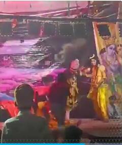 रामलीला में श्रीराम और रावण बने कलकारों के बीच हुई मारपीट | ABP NEWS SHORTS