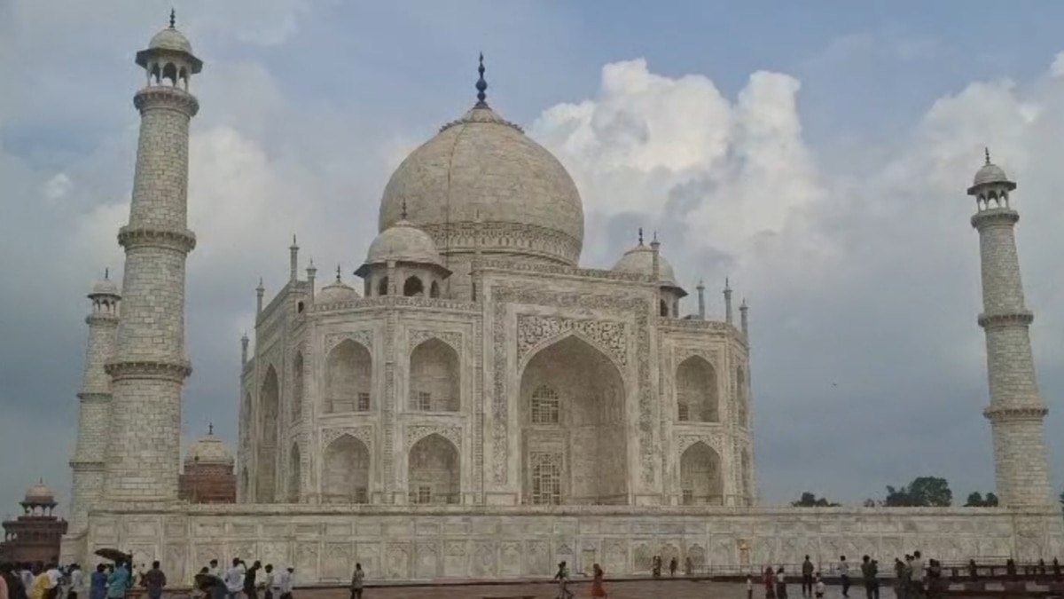 Taj Mahal: चांदनी रात में ताजमहल का करना है दीदार तो टिकट करें बुक, फूल हो रहा स्टॉक