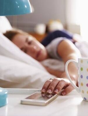 સવારમાં ફોન યૂઝ કરવાથી થાય છે આ 5 બીમારીઓ