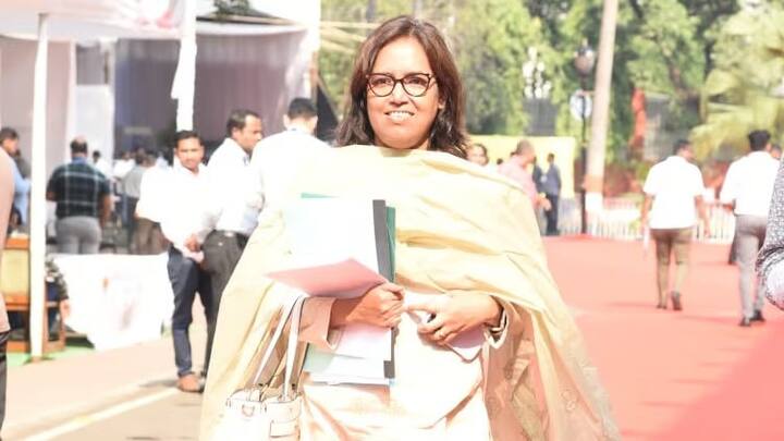 यहां के साढ़े पांच हजार परिवारों के पुनर्वास के बाद यहां आलीशान मकान, पांच सितारा होटल और कार्यालय भवन बनने जा रहे हैं। इस प्रोजेक्ट का वित्तीय कारोबार करीब 20 हजार करोड़ रुपये का होगा. कांग्रेस मुंबई अध्यक्ष वर्षा गायकवाड़ ने भी मांग की है कि इन परियोजनाओं को निजी डेवलपर्स के बजाय म्हाडा के माध्यम से विकसित किया जाना चाहिए।