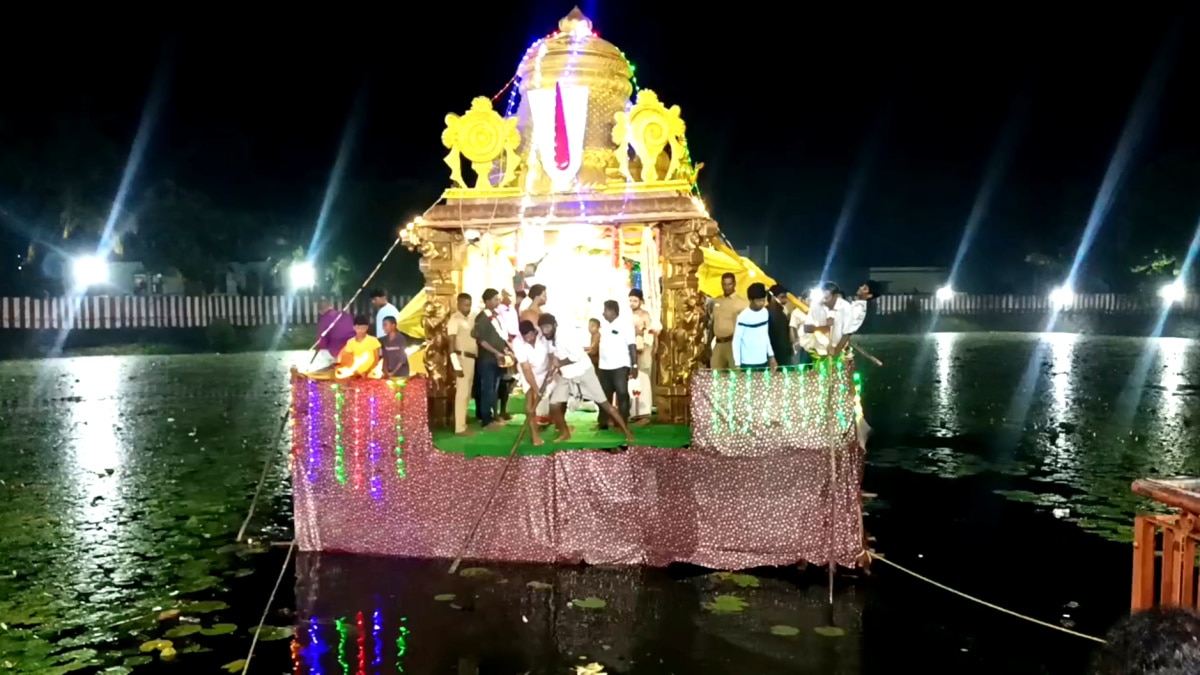 தென் திருப்பதி திருவெள்ளக்குளம் அண்ணன் பெருமாள் கோயில் தெப்போற்சவம்