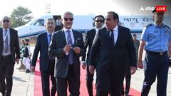 चेहरे पर काला चश्मा, रेड कार्पेट पर स्वागत, पाकिस्तान पहुंचे विदेश मंत्री जयशंकर का दिखा स्वैग