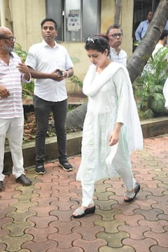 श्रेयस तलपड़े से  महेश मांजरेकर तक,अतुल परचुरे को अंतिम विदाई देने पहुंचे तमाम सेलेब्स , चेहरे पर मायूसी और आंखों में दिखी नमी