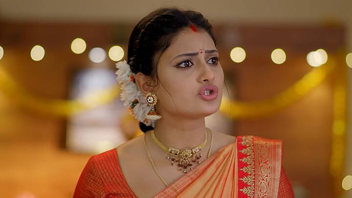 సత్యభామ అక్టోబరు 16 ఎపిసోడ్ లో... నాతో ఆయుధాలు సరెండర్ చేయించడం గెలుపు అనుకుంటున్నావా.. రేపు ఈ సమయానికి అంతకన్నా ఎక్కువ ఆయుధాలు నా ఇంట్లో ఉంటాయ్ చూస్తావా అంటాడు.. నీ చిన్న కొడుకు చూస్తాడు అని సత్య అంటే వాడిని ఎలా దారికితెచ్చుకోవాలో తెలుసు అంటాడు మహదేవయ్య..త్వరలో మీ నిజస్వరూపం క్రిష్ కి తెలిసేలా చేస్తానంటుంది సత్య...