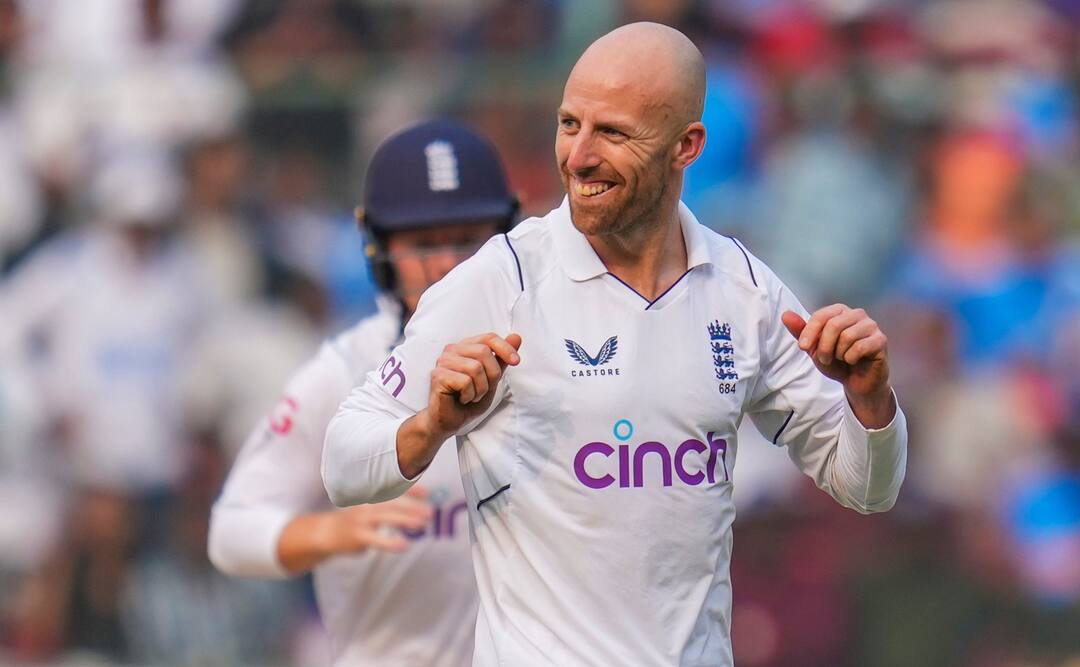 PAK vs ENG 2nd Test Jack Leach Record become English spinner who took 2 wickets within first 10 overs Johnny Briggs in 1889 PAK vs ENG: पाकिस्तान-इंग्लैंड के दूसरे टेस्ट में टूटा 135 साल पुराना रिकॉर्ड, इंग्लिश स्पिनर ने रच डाला इतिहास