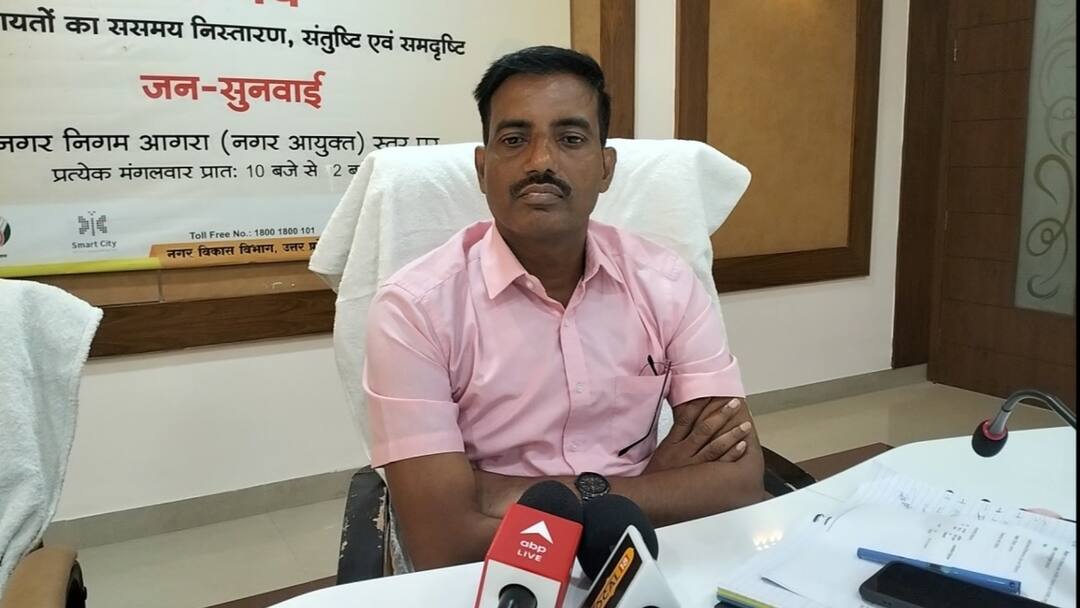 Agra: आगरा में सड़क पर कूड़ा फेंकने वालों पर होगी कार्रवाई, नगर निगम ने तैयार किया प्लान Agra Municipal Corporation will take action against those throwing garbage on the road ann Agra: आगरा में सड़क पर कूड़ा फेंकने वालों पर होगी कार्रवाई, नगर निगम ने तैयार किया प्लान