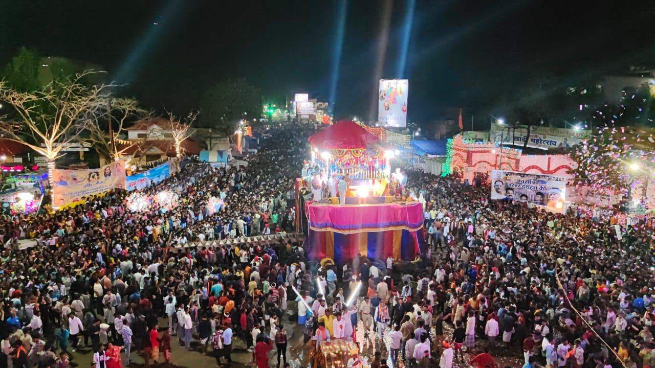 बस्तर दशहरा के रैनी रस्म में राजकुमार का दिखा शाही अंदाज, जानें क्या है ये परंपरा?