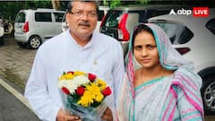 पल्लू ओढ़ सास के साथ खेत में बाजरा समेटती दिखीं ये सांसद, हर तरफ हो रही तारीफ; देखें PHOTOS