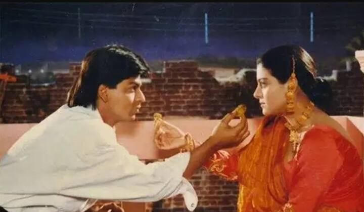 दिलवाले दुल्हनिया ले जाएंगे: इस फिल्म में काजोल ने शाहरुख के लिए व्रत रखा था. काजोल बेहोशी का नाटक करके शाहरुख से व्रत खुलवाया था.