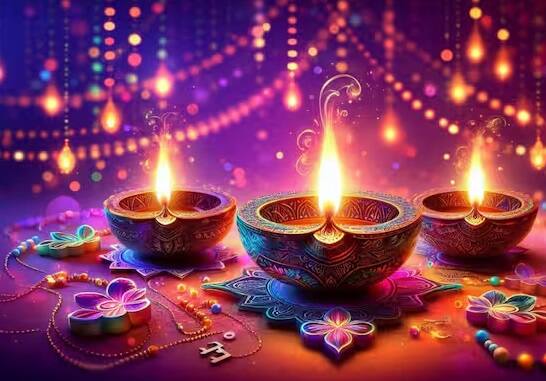 Diwali 2024: દશેરા પૂરા થતાંની સાથે જ દિવાળીની તૈયારીઓ શરૂ થઈ ગઈ છે. જો તમે ઈચ્છો છો કે દિવાળી દરમિયાન તમારા ઘરમાં સુખ, ધન અને સમૃદ્ધિ આવે તો દિવાળીની સફાઈ દરમિયાન આ વસ્તુઓને ઘરમાંથી બહાર ફેંકી દો.દિવાળીનો તહેવાર કારતક અમાવસ્યાના દિવસે ઉજવવામાં આવે છે. દિવાળી એ હિંદુ ધર્મનો ખૂબ જ ખાસ તહેવાર છે, તેથી તેની તૈયારીઓ અગાઉથી જ શરૂ થઈ જાય છે. ખાસ કરીને લોકો અગાઉથી ઘરની સફાઈ શરૂ કરી દે છે.