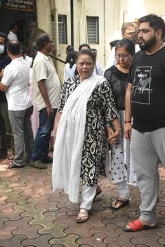 Atul Parchure Funeral: अतुल परचुरेंना अखेरचा निरोप देताना कलाकार गलबलले, रंगभूमीचा मोती निखळल्याच्या भावनेनं हमसून रडले..