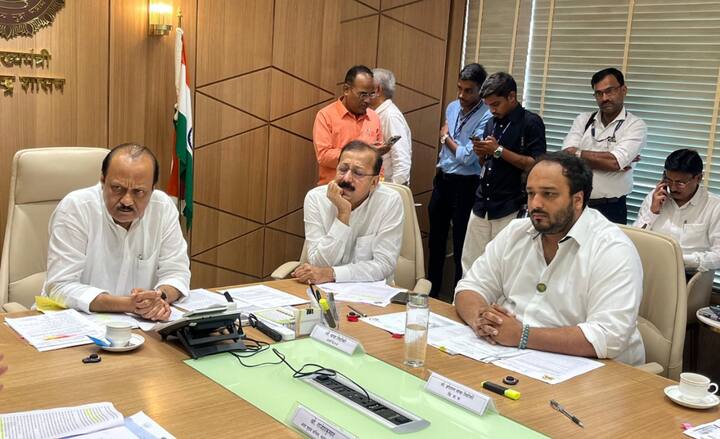 पिछले दो दशकों में, उन्होंने ज़ीर्स कंपनी के माध्यम से बांद्रा में, विशेष रूप से पाली हिल जैसे पॉश इलाकों में लगभग 40 आवास परियोजनाएं लागू की हैं।