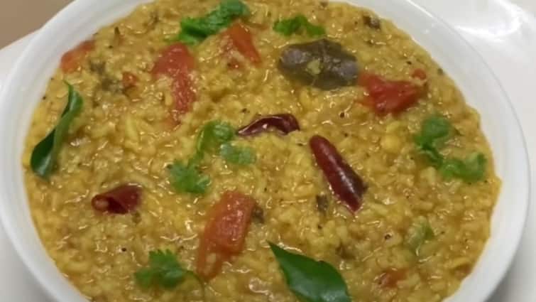 One Pot Rasam Rcie Recipe in Tamil Check out healthy lunch box Recipe One Pot Rasam Rice: குக்கரில் ரசம் சாதம்.. டக்கு டக்குன்னு செய்யலாம் மழைக்கு இதமா.. இதோ ரெசிப்பி..