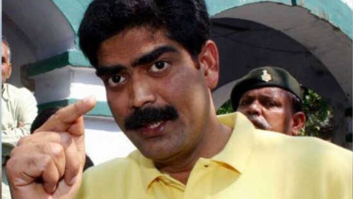 पूर्व बाहुबली नेता और गैंगस्टर शहाबुद्दीन की दिल्ली में सजा काटने के दौरान कोरोना काल में मौत हो गई थी. कॉलेज के दौरान ही शहाबुद्दीन राजनीति में पैर पसारने लगा था. वहीं कॉलेज के समय ही उसे हुसैनगंज थाने की पुलिस ने हिस्ट्रीशीटर घोषित कर दिया था. शहाबुद्दीन के पिता की बात करें तो उनका नाम शैख मोहम्मद हजबुल्लाह था. शाहबुद्दीन के पिता हजबुल्लाह पेशे से एक राजनेता थे.