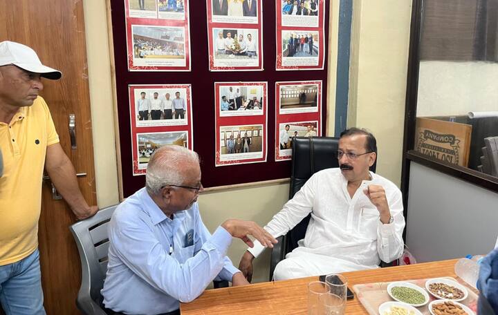 ऐसे शुरू हुआ सफर: 2003 में सिद्दीकी ने डेवलपर्स विनय मंदानी और कल्पना शाह के साथ साझेदारी में 'वर्टिकल डेवलपर्स' नाम से एक कंपनी शुरू की। हालाँकि, एक साल के भीतर, उन्होंने अपनी पत्नी के साथ साझेदारी में 'ज़ीअर्स डेवलपर्स' नाम से एक हाउसिंग कंपनी शुरू की।