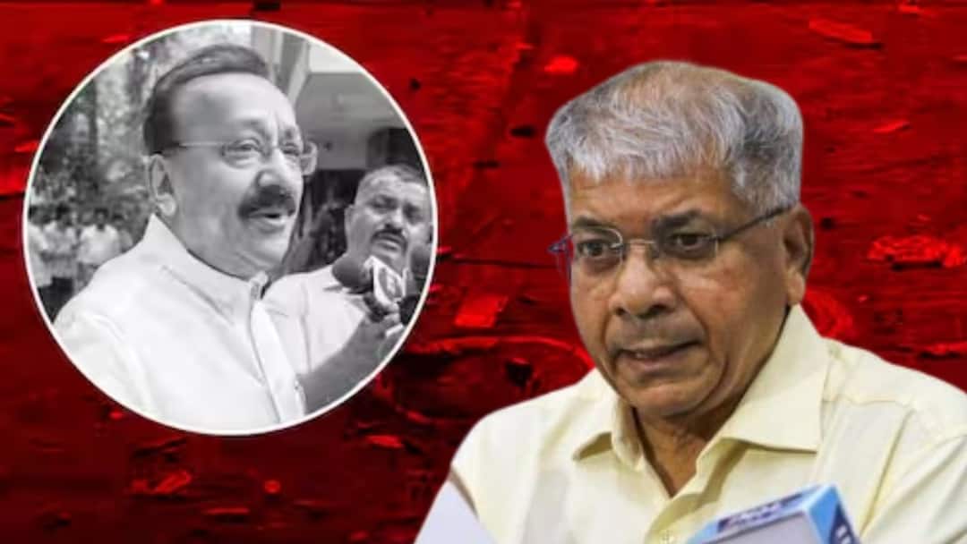 Baba Siddique Death: बाबा सिद्दीकींची हत्या कोणाच्या सांगण्यावरून झाली? पोलिसांकडून दिशाभूल; प्रकाश आंबेडकरांचा गंभीर आरोप Prakash Ambedkar on Baba Siddique Death the question to police and politicians Baba Siddique Death: बाबा सिद्दीकींची हत्या कोणाच्या सांगण्यावरून झाली? पोलिसांकडून दिशाभूल; प्रकाश आंबेडकरांचा गंभीर आरोप