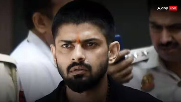 दिल्ली पुलिस के एक अधिकारी ने पीटीआई को बताया कि बिश्नोई के हिट लिस्ट में अब सलमान खान के अलावा और भी कई नाम जुड़ गए हैं. उन्होंने बताया कि इन नामों के अनुसार बिश्नोई गिरोह अब बॉलीवुड में घुसपैठ करने की कोशिश कर रहा है, जो कभी दाऊद इब्राहिम के शासन वाला इलाका था और अपनी खुद की डी-कंपनी स्थापित करना चाहता है.