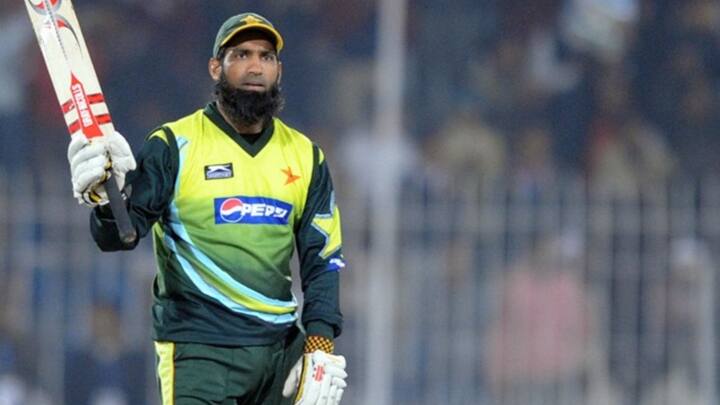 मोहम्मद यूसुफ का पुराना नाम यूसुफ योहना था और वो पहले ईसाई धर्म को मानते थे. मगर बाद में उन्होंने धर्म परिवर्तन करके मुस्लिम धर्म अपना लिया था. यूसुफ पाकिस्तान के सबसे महान क्रिकेटरों में से एक हैं, उनके नाम इंटरनेशनल क्रिकेट में 17 हजार से अधिक रन हैं.