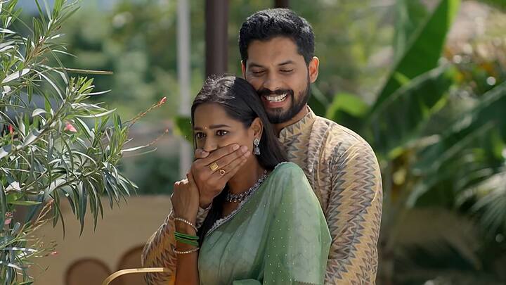 మరోవైపు మైత్రి నందిని ఇచ్చిన చీరకట్టుకుని పూలు కోస్తుంటుంది.. వెనుక నుంచి హర్ష హగ్ చేసుకుంటాడు..అరవబోతుంటే నోరు మూసేస్తాడు. ఇంతలో నందిని వచ్చి అరిచించి నేను అంటుంది...షాక్ అయిన హర్ష ...మైత్రికి సారీ చెప్పేసి వెళ్లిపోతాడు.. ఇక ఆ చీర తగలబెట్టేయాలి అనుకుంటుంది నందిని