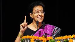 MCD के 607 सफाई कर्मचारियों को दिवाली का बंपर तोहफा, पक्की नौकरी का CM आतिशी ने सौंपा पत्र