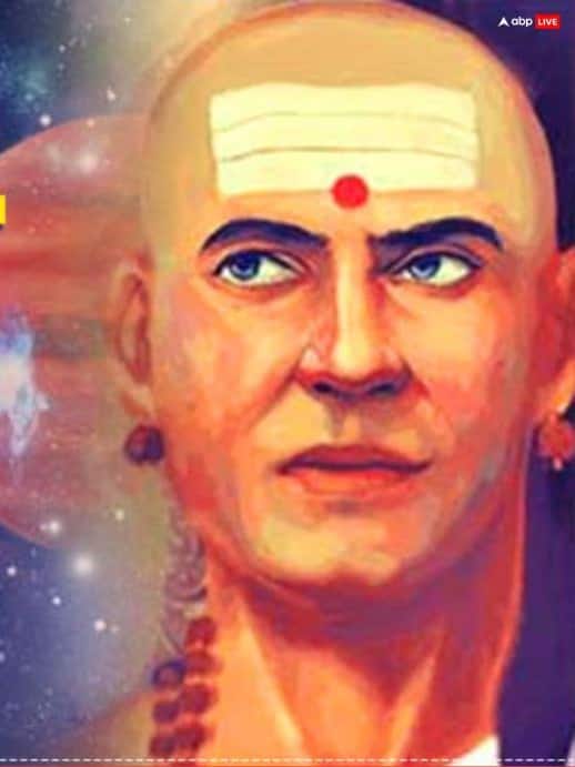 आचार्य चाणक्यांनी सांगितल्यानुसार, घरात ठेवलेलं तुळशीचं रोप सुकणं हे काही आगामी आर्थिक समस्येचं लक्षण देखील असू शकतं.