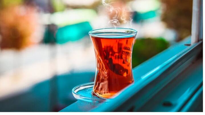 দুধ চায়ের উচ্চ ল্যাকটোজ উপাদান থাকে। যা অন্ত্রকে প্রভাবিত করতে পারে। গ্যাস এবং অন্যান্য পেটের সমস্যা হতে পারে।