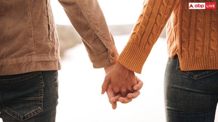 भले ही ब्रेकअप एक अच्छी बात हो, लेकिन हमें अपने जीवन में रिश्ते और व्यक्ति के खोने का शोक मनाना पड़ता है. जो हमारे जागने के घंटों के दौरान नहीं हो पाता. वह हमारे सोते समय पूरा हो जाता है. आप अपने पूर्व प्रेमी के मरने के बारे में भी सपना देख सकते हैं. इसलिए नहीं कि आप चाहते हैं कि वह मर जाए, बल्कि इसलिए कि आप उस रिश्ते की 'मृत्यु' का शोक मना रहे हैं. यह जाने देने का एक स्वस्थ हिस्सा है.