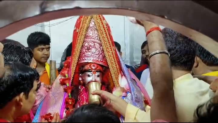 শুক্লা চতুর্দশীতে তারাপীঠে তারা মায়ের আবির্ভাব তিথি উপলক্ষ্যে শক্তির আরাধনা। দিনভর বিশেষ পুজোর আয়োজন করা হয়েছে।