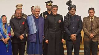 Omar Abdullah takes oath as first chief minister of UT of Jammu and Kashmir ઓમર અબ્દુલ્લાએ જમ્મુ કાશ્મીરના મુખ્યમંત્રી પદના શપથ, કોંગ્રેસનો સરકારની બહાર રહેવાનો નિર્ણય