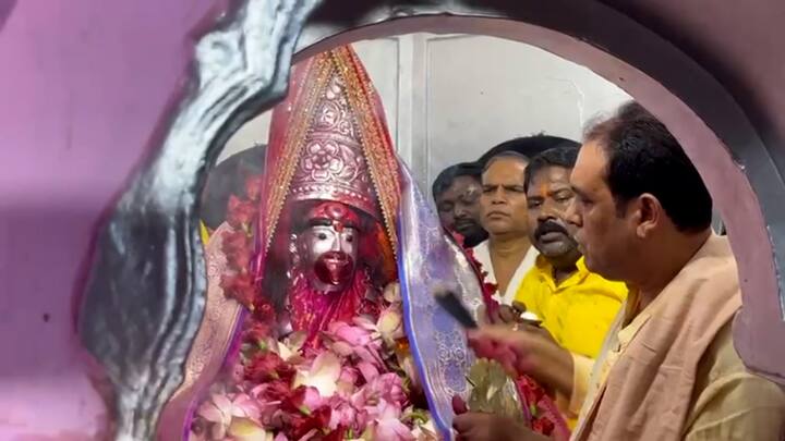 সেই মূর্তি উদ্ধার করে মন্দির প্রতিষ্ঠা করেন তিনি। সেই উপলক্ষ্যে প্রতি বছর এই দিনে তারাপীঠে বিশেষ পুজোর আয়োজন করা হয়।