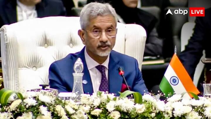 एससीओ मीटिंग में विदेश मंत्री ऐसे जयशंकर ने हिस्सा लेते हुए चीन और पाकिस्तान की पोल खोली. समिट को संबोधित करते हुए एस जयशंकर ने पाकिस्तान और चीन के सीपीईसी प्रोजेक्ट के कारण भारतीय संप्रभुता के उल्लंघन के मुद्दे को भी उठाया.