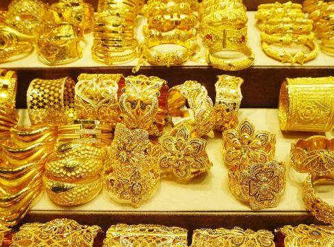 Gold rate today 31.01.2025  chennai reaches new spike shocks public Gold Rate Today : இல்லத்தரசிகளுக்கு பேரிடி.. வரலாற்றில் புதிய உச்சத்தை தொட்ட தங்க விலை!
