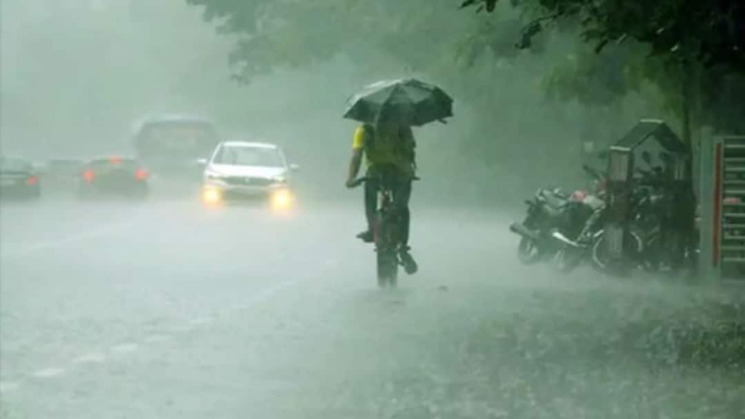 Chennai Rains: சென்னையில் மழை வெளுத்து வாங்குமா? - 5 மாவட்டங்களில் கனமழை எச்சரிக்கை - வீட்டுக்கு செல்வோர் அவதி