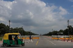 Delhi Weather: दिल्ली में दर्ज हुआ इस महीने का सबसे कम तापमान, धुंध की चादर से ढका शहर, जानें IMD अपडेट