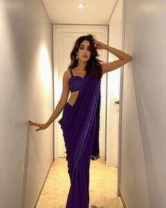 Janhvi Kapoor Saree Look: करवाचौथ पर करना चाहती हैं कुछ यूनिक ट्राई, जाह्नवी कपूर के ये साड़ी लुक बेस्ट