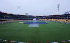 IND vs NZ: पहला दिन बारिश में धुलने के बाद पिच को करीब से देखने पहुंचे कप्तान रोहित, प्लेइंग 11 पर सस्पेंस बरकरार