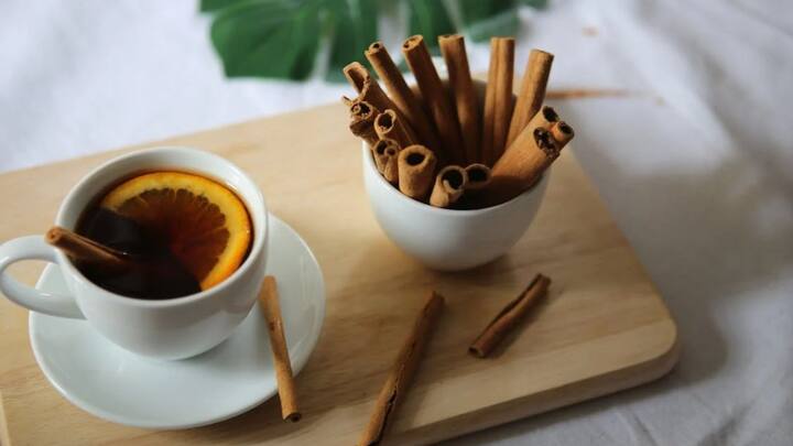 খালি পেটে চা পান করা সামগ্রিক স্বাস্থ্যের উন্নতিতে বাধা হয়ে দাঁড়াতে পারে। কারণ চায়ে ট্যানিনের উপস্থিতি খাবার থেকে আয়রন এবং অন্যান্য প্রয়োজনীয় পুষ্টির শোষণে বাধা সৃষ্টি করতে পারে।