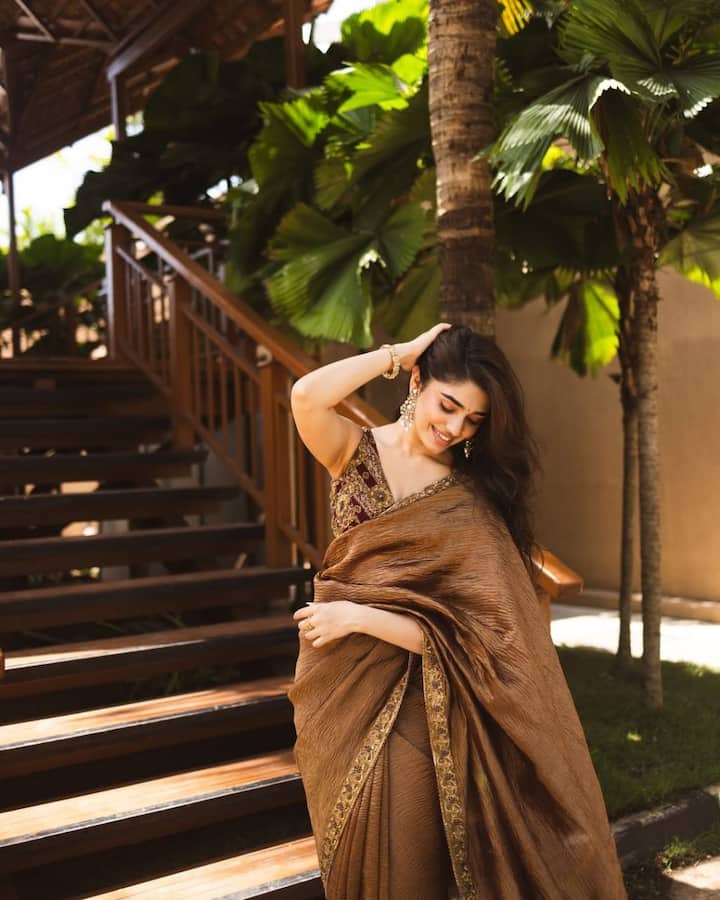 கம் ஆன் பேபி லெட்ஸ் கோ ஆன் த புல்லட்டு.பாடலில் இவரின் நடனம் ஒட்டுமொத்த சினிமா ரசிகர்களையும் வெகுவாக கவரந்தது