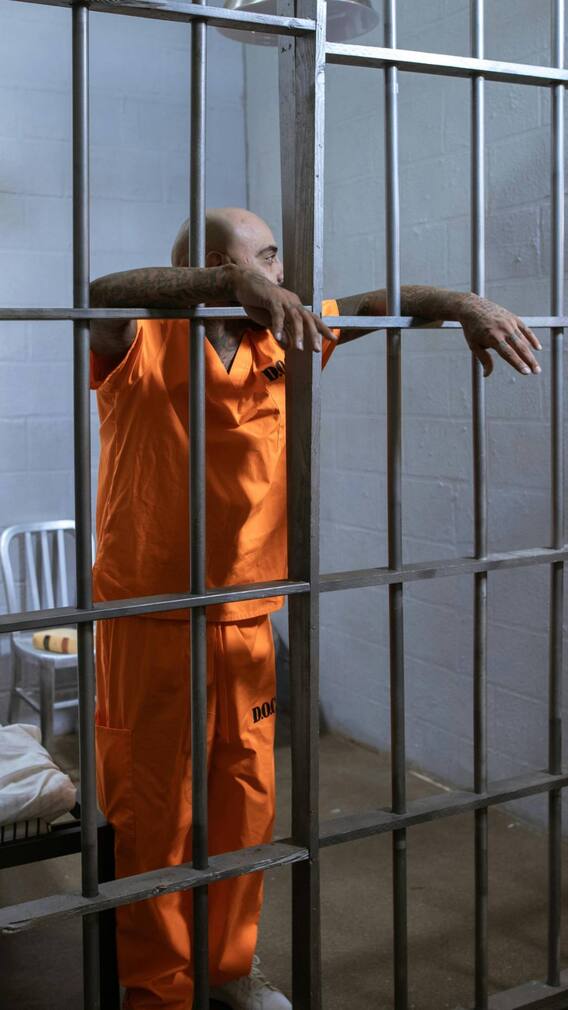 इस कैदी ने खुद पर ठोक दिया था करोड़ों का मुकदमा