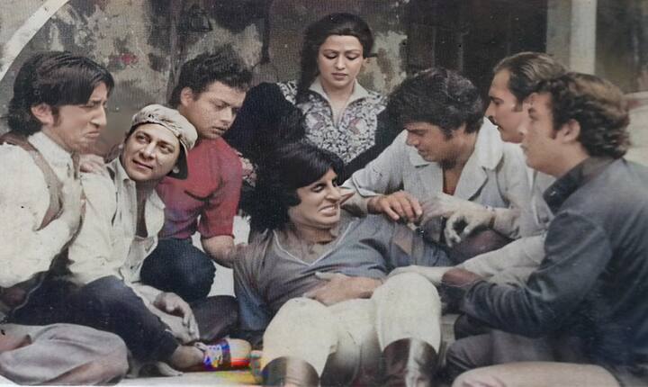 Satte Pe Satta: This popular comedy-drama stars Amitabh Bachchan and Hema Malini. A mix of humor and family drama, Hema plays nurse Indu, while Amitabh portrays dual roles as Ravi and Babu.