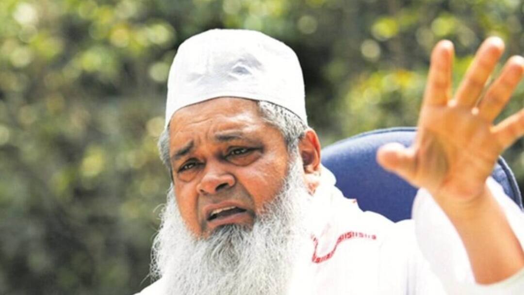 'संसद भी हमारी, हवाई अड्डे भी हमारे', वक्फ बोर्ड संपत्ति मामले पर असम के AIUDF चीफ का बड़ा बयान AIUDF Chief Badruddin Ajmall Criticizes Waqf Bill Claims Several Public Spaces Built on Waqf Land 'संसद भी हमारी, हवाई अड्डे भी हमारे', वक्फ बोर्ड संपत्ति मामले पर असम के AIUDF चीफ का बड़ा बयान