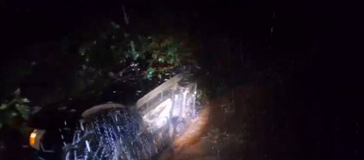 घटनास्थळावर महाबळेश्वर ट्रेकर्स आणि पोलिसांनी धाव घेतली.